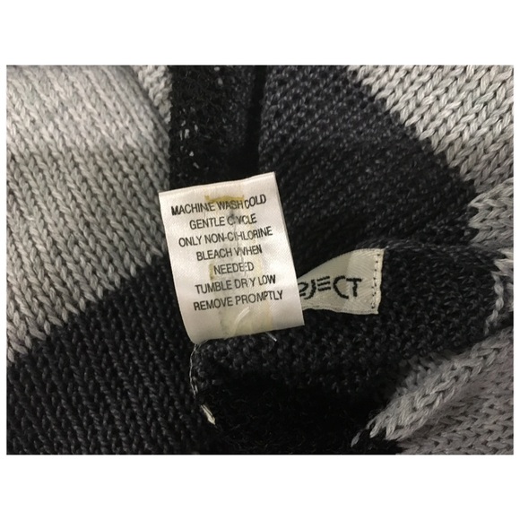 CHIC VERTICAL STRIPPED FRINGED PONCHO - BLACK & GREY - Picture 12 of 13